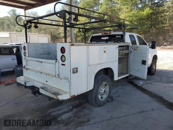 2013 GMC Sierra 1500 with VIN 1GD21ZCG1DZ332299, listed as a Copart auction lot 85081855 with 157,522 mi miles and Salvage title. Bid and sale history available at DreamBid. Image 3.