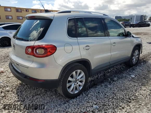 2009 Volkswagen Tiguan S с VIN WVGAV75N09W509952, выставлен на аукционе Copart как лот 84878995 с пробегом 124 401 миль миль и Списание • Salvage title. История ставок и продаж доступна на DreamBid. Изображение 3.