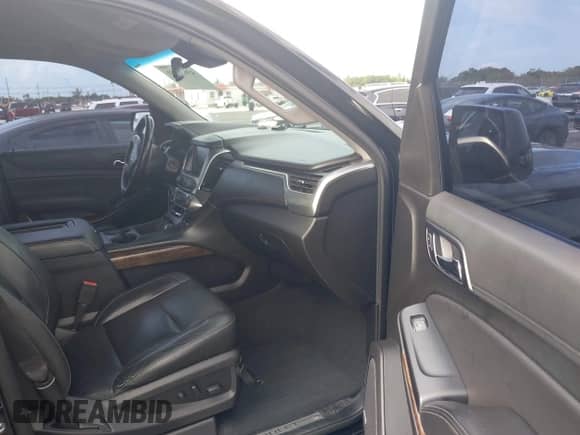 2019 Chevrolet Suburban LT z VIN 1GNSCHKC6KR203700, wystawiony jako IAAI lot #43086491 z przebiegiem 419 526 mil mil oraz . Historia ofert i sprzedaży dostępna na DreamBid. Obrazek 5.