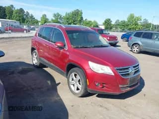 2010 Volkswagen Tiguan S с VIN WVGAV7AX5AW003836, выставлен на аукционе IAAI как лот 42301007 с пробегом 176 403 миль миль и . История ставок и продаж доступна на DreamBid. Изображение 1.