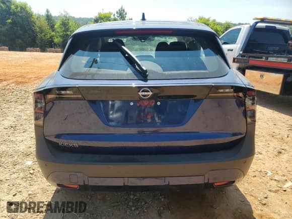 2025 Nissan Kicks S z VIN 3N8AP6BA5SL376065, wystawiony jako Copart lot #62135115 z przebiegiem 1 477 mil mil oraz Szkoda całkowita • Salvage title. Historia ofert i sprzedaży dostępna na DreamBid. Obrazek 6.