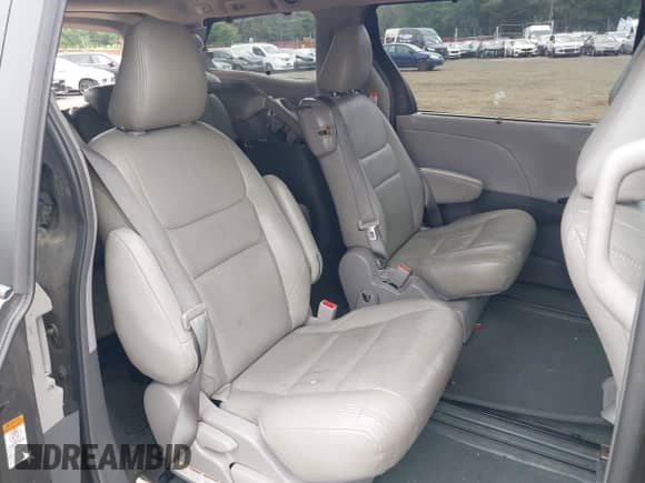 2015 Toyota Sienna LE AAS с VIN 5TDKK3DC6FS598495, выставлен на аукционе IAAI как лот 42870508 с пробегом 75 134 миль миль и . История ставок и продаж доступна на DreamBid. Изображение 8.