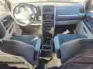 2010 Dodge Grand Caravan SE z VIN 2D4RN4DE4AR343216, wystawiony jako Copart lot #85478925 z przebiegiem 161 181 mil mil oraz Czysty tytuł • Clean title. Historia ofert i sprzedaży dostępna na DreamBid. Obrazek 8.