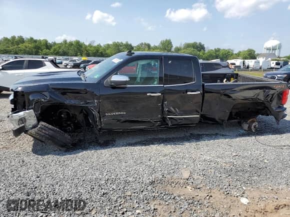 2018 Chevrolet Silverado 1500 LTZ z VIN 1GCVKSEC0JZ146829, wystawiony jako Copart lot #61158095 z przebiegiem 115 441 mil mil oraz Szkoda całkowita • Salvage title. Historia ofert i sprzedaży dostępna na DreamBid. Obrazek 1.