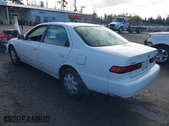 1998 Toyota Camry LE with VIN JT2BG22K6W0117825, listed as a IAAI auction lot 43532461 with 174,642 mi miles and . Bid and sale history available at DreamBid. Image 3.