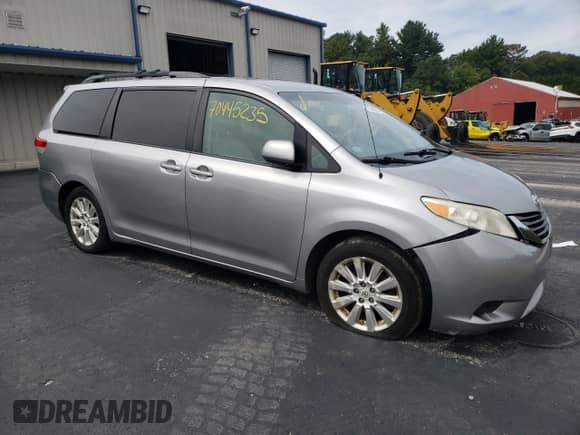 2012 Toyota Sienna LE with VIN 5TDJK3DCXCS039880, listed as a Copart auction lot 70445235 with 157,360 mi miles and Clean title. Bid and sale history available at DreamBid. Image 4.