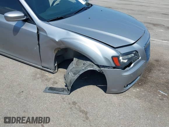 2014 Chrysler 300 S с VIN 2C3CCABG7EH272654, выставлен на аукционе IAAI как лот 43147657 с пробегом 202 449 миль миль и . История ставок и продаж доступна на DreamBid. Изображение 6.
