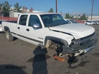 2002 Chevrolet Silverado 2500HD LT z VIN 1GCHC23GX2F183731, wystawiony jako IAAI lot #41020124 z przebiegiem 137 238 mil mil oraz . Historia ofert i sprzedaży dostępna na DreamBid. Obrazek 1.
