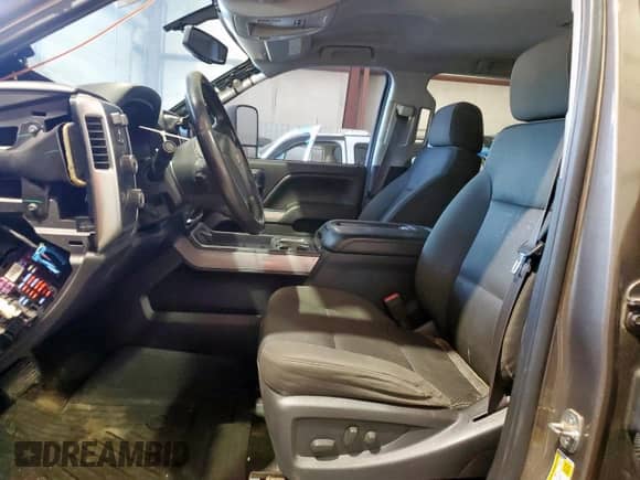 2015 Chevrolet Silverado 2500HD LT z VIN 1GC1KVEG0FF115561, wystawiony jako Copart lot #71635615 z przebiegiem Nie podano mil oraz Szkoda całkowita • Salvage title. Historia ofert i sprzedaży dostępna na DreamBid. Obrazek 7.