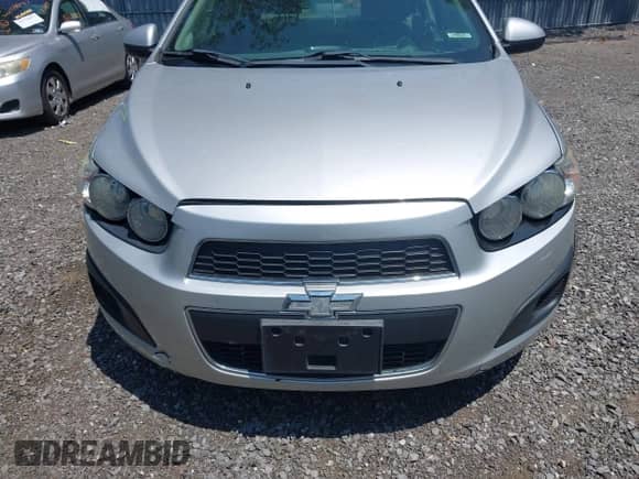 2016 Chevrolet Sonic LT z VIN 1G1JC5SH7G4114195, wystawiony jako IAAI lot #42799744 z przebiegiem 138 202 mil mil oraz . Historia ofert i sprzedaży dostępna na DreamBid. Obrazek 12.