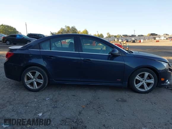 2014 Chevrolet Cruze 2LT z VIN 1G1PE5SB2E7122071, wystawiony jako IAAI lot #43346988 z przebiegiem 179 071 mil mil oraz . Historia ofert i sprzedaży dostępna na DreamBid. Obrazek 13.