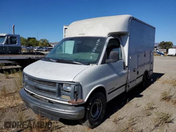 1999 Chevrolet Express Commercial E23 с VIN 1GBHG31R5X1018662, выставлен на аукционе Copart как лот 80008584 с пробегом 141 880 миль миль и Чистый • Clean title. История ставок и продаж доступна на DreamBid. Изображение 1.