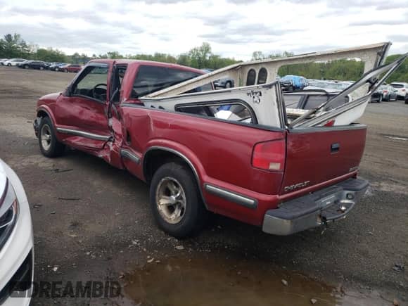 1999 Chevrolet S-10 LS с VIN 1GCCS194XXK157584, выставлен на аукционе Copart как лот 55221295 с пробегом 227 056 миль миль и На запчасти • Non repairable. История ставок и продаж доступна на DreamBid. Изображение 2.