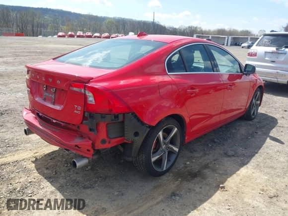 2012 Volvo S60 T6 с VIN YV1902FH9C2127803, выставлен на аукционе IAAI как лот 42084082 с пробегом 224 781 миль миль и . История ставок и продаж доступна на DreamBid. Изображение 4.