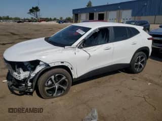 2024 Chevrolet Trax 1RS с VIN KL77LGE27RC057653, выставлен на аукционе Copart как лот 80561575 с пробегом 19 292 миль миль и Списание • Salvage title. История ставок и продаж доступна на DreamBid. Изображение 1.