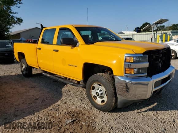 2017 Chevrolet Silverado 2500HD Work Truck z VIN 1GC1CUEG0HF179576, wystawiony jako Copart lot #67598644 z przebiegiem 185 628 mil mil oraz Czysty tytuł • Clean title. Historia ofert i sprzedaży dostępna na DreamBid. Obrazek 4.