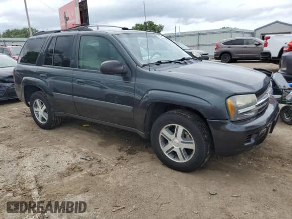 2005 Chevrolet TrailBlazer LS с VIN 1GNDS13S952388735, выставлен на аукционе Copart как лот 61349805 с пробегом 246 128 миль миль и Чистый • Clean title. История ставок и продаж доступна на DreamBid. Изображение 4.