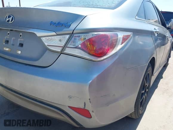 2015 Hyundai Sonata Limited z VIN KMHEC4A42FA138403, wystawiony jako IAAI lot #42464517 z przebiegiem Nie podano mil oraz . Historia ofert i sprzedaży dostępna na DreamBid. Obrazek 18.