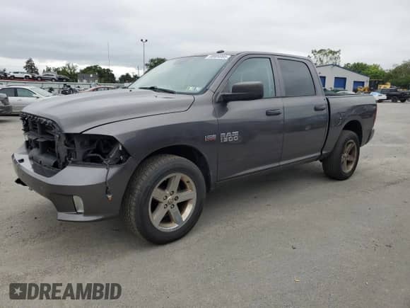 2016 Ram 1500 Express z VIN 3C6RR7KT5GG348855, wystawiony jako Copart lot #68904085 z przebiegiem 136 508 mil mil oraz Szkoda całkowita • Salvage title. Historia ofert i sprzedaży dostępna na DreamBid. Obrazek 1.