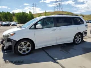 2013 Toyota Sienna SE with VIN 5TDXK3DC5DS394290, listed as a Copart auction lot 64800965 with 149,374 mi miles and Salvage title. Bid and sale history available at DreamBid. Image 1.