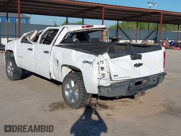 2011 Chevrolet Silverado 1500 LT z VIN 3GCPKSEAXBG200677, wystawiony jako IAAI lot #43129728 z przebiegiem 187 458 mil mil oraz . Historia ofert i sprzedaży dostępna na DreamBid. Obrazek 3.