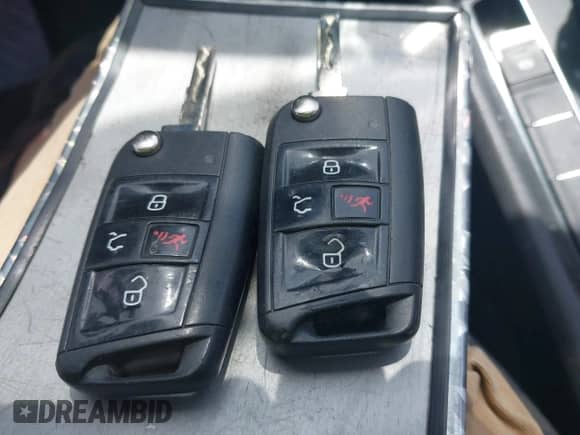 2018 Volkswagen Tiguan S с VIN 3VV1B7AX1JM016100, выставлен на аукционе IAAI как лот 42138257 с пробегом 71 969 миль миль и . История ставок и продаж доступна на DreamBid. Изображение 11.