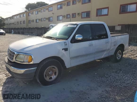 2002 Ford F-150 XLT с VIN 1FTRW07672KC65232, выставлен на аукционе Copart как лот 80583995 с пробегом Не указан миль и Чистый • Clean title. История ставок и продаж доступна на DreamBid. Изображение 1.