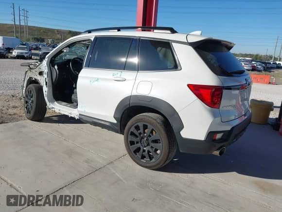 2022 Honda Passport Elite with VIN 5FNYF8H07NB017245, listed as a IAAI auction lot 41283944 with 35,780 mi miles and . Bid and sale history available at DreamBid. Image 3.