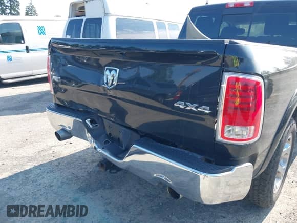 2016 Ram 1500 Laramie z VIN 1C6RR7VT4GS323532, wystawiony jako IAAI lot #42570478 z przebiegiem 142 136 mil mil oraz . Historia ofert i sprzedaży dostępna na DreamBid. Obrazek 18.