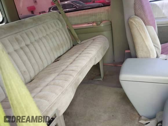 1992 Chevrolet Blazer z VIN 1GNEK18KXNJ356640, wystawiony jako IAAI lot #42997125 z przebiegiem 177 055 mil mil oraz . Historia ofert i sprzedaży dostępna na DreamBid. Obrazek 8.