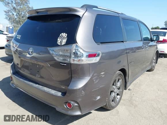 2016 Toyota Sienna SE with VIN 5TDXK3DC3GS727302, listed as a IAAI auction lot 42526541 with 162,518 mi miles and . Bid and sale history available at DreamBid. Image 4.