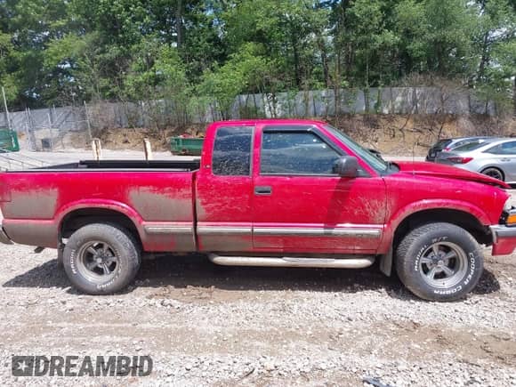 2003 Chevrolet S-10 LS с VIN 1GCDT19X138275901, выставлен на аукционе IAAI как лот 42538895 с пробегом 149 837 миль миль и . История ставок и продаж доступна на DreamBid. Изображение 13.