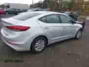 2018 Hyundai Elantra SE z VIN KMHD74LF2JU502082, wystawiony jako IAAI lot #43403580 z przebiegiem 65 514 mil mil oraz . Historia ofert i sprzedaży dostępna na DreamBid. Obrazek 4.