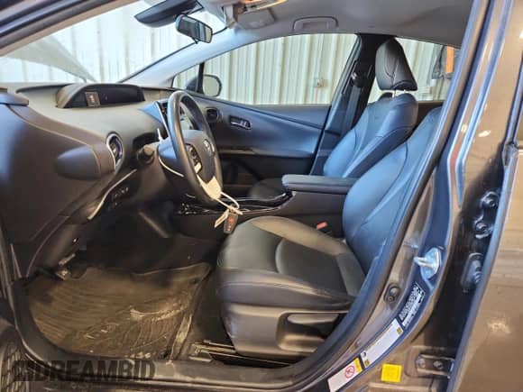 2018 Toyota Prius Two Eco z VIN JTDKARFU8J3065635, wystawiony jako Copart lot #84043455 z przebiegiem 113 173 mil mil oraz Czysty tytuł • Clean title. Historia ofert i sprzedaży dostępna na DreamBid. Obrazek 7.