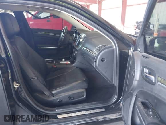 2016 Chrysler 300 C с VIN 2C3CCAEG2GH268865, выставлен на аукционе IAAI как лот 42770706 с пробегом 140 910 миль миль и . История ставок и продаж доступна на DreamBid. Изображение 5.