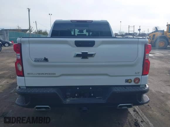 2024 Chevrolet Silverado 1500 LT Trail Boss z VIN 3GCUDFED9RG407845, wystawiony jako IAAI lot #41843864 z przebiegiem 14 058 mil mil oraz . Historia ofert i sprzedaży dostępna na DreamBid. Obrazek 16.