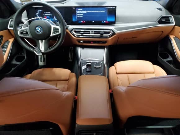 2023 BMW 3 Series 330e xDrive с VIN 3MW39FS06P8C90874, выставлен на аукционе Copart как лот 82032605 с пробегом 11 190 миль миль и Списание • Salvage title. История ставок и продаж доступна на DreamBid. Изображение 8.