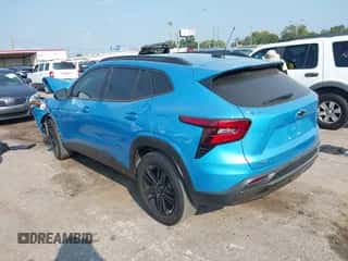 2025 Chevrolet Trax ACTIV with VIN KL77LKEP0SC052475, listed as a IAAI auction lot 43257058 with 12,200 mi miles and . Bid and sale history available at DreamBid. Image 3.