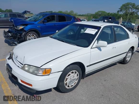 1994 Honda Accord LX с VIN 1HGCD5635RA189687, выставлен на аукционе IAAI как лот 42421010 с пробегом 155 010 миль миль и . История ставок и продаж доступна на DreamBid. Изображение 2.