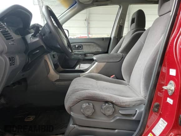 2003 Honda Pilot LX с VIN 2HKYF18163H588885, выставлен на аукционе Copart как лот 50256955 с пробегом 266 883 миль миль и Списание • Salvage title. История ставок и продаж доступна на DreamBid. Изображение 7.