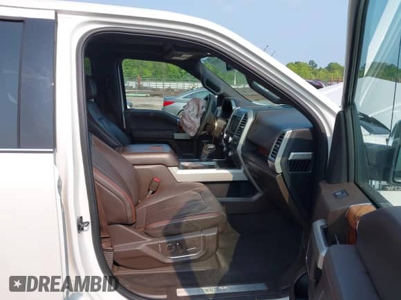 2016 Ford F-150 XLT z VIN 1FTEW1EGXGFD31336, wystawiony jako IAAI lot #42388182 z przebiegiem 170 110 mil mil oraz . Historia ofert i sprzedaży dostępna na DreamBid. Obrazek 5.