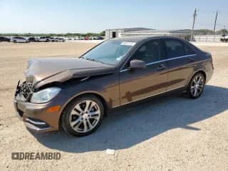 2013 Mercedes-Benz C 250 Sport с VIN WDDGF4HB1DA802105, выставлен на аукционе Copart как лот 84207175 с пробегом 183 312 миль миль и Списание • Salvage title. История ставок и продаж доступна на DreamBid. Изображение 1.