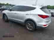 2018 Hyundai Santa Fe 2.4L z VIN 5XYZTDLB1JG530735, wystawiony jako IAAI lot #42893469 z przebiegiem 143 883 mil mil oraz . Historia ofert i sprzedaży dostępna na DreamBid. Obrazek 3.