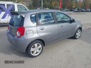 2011 Chevrolet Aveo 2LT z VIN KL1TG6DE2BB191467, wystawiony jako IAAI lot #43472429 z przebiegiem 73 530 mil mil oraz . Historia ofert i sprzedaży dostępna na DreamBid. Obrazek 4.