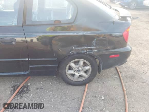 2005 Hyundai Accent GLS z VIN KMHCG35CX5U332441, wystawiony jako IAAI lot #43217479 z przebiegiem 225 254 mil mil oraz . Historia ofert i sprzedaży dostępna na DreamBid. Obrazek 6.