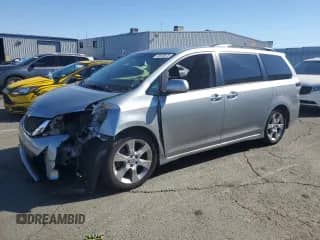 2014 Toyota Sienna SE with VIN 5TDXK3DC5ES418119, listed as a Copart auction lot 70915875 with 115,073 mi miles and Salvage title. Bid and sale history available at DreamBid. Image 1.