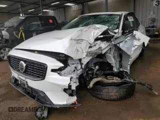 2025 Volvo S60 Core z VIN 7JRL12GJXSG364362, wystawiony jako Copart lot #51022375 z przebiegiem Nie podano mil oraz Szkoda całkowita • Salvage title. Historia ofert i sprzedaży dostępna na DreamBid. Obrazek 1.