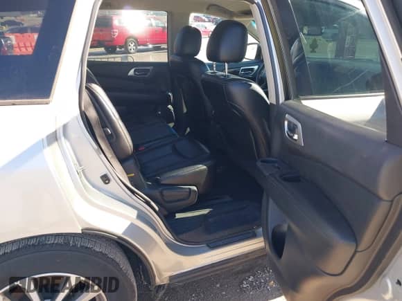 2014 Nissan Pathfinder S with VIN 5N1AR2MN1EC706374, listed as a IAAI auction lot 41617390 with 174,487 mi miles and . Bid and sale history available at DreamBid. Image 8.