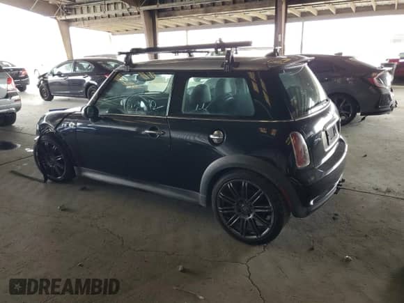 2006 MINI Hardtop S с VIN WMWRE33566TN28003, выставлен на аукционе Copart как лот 66924295 с пробегом 233 085 миль миль и Списание • Salvage title. История ставок и продаж доступна на DreamBid. Изображение 2.