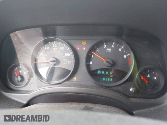 2010 Jeep Compass Sport z VIN 1J4NT1FBXAD621049, wystawiony jako IAAI lot #42256736 z przebiegiem 99 000 mil mil oraz . Historia ofert i sprzedaży dostępna na DreamBid. Obrazek 7.